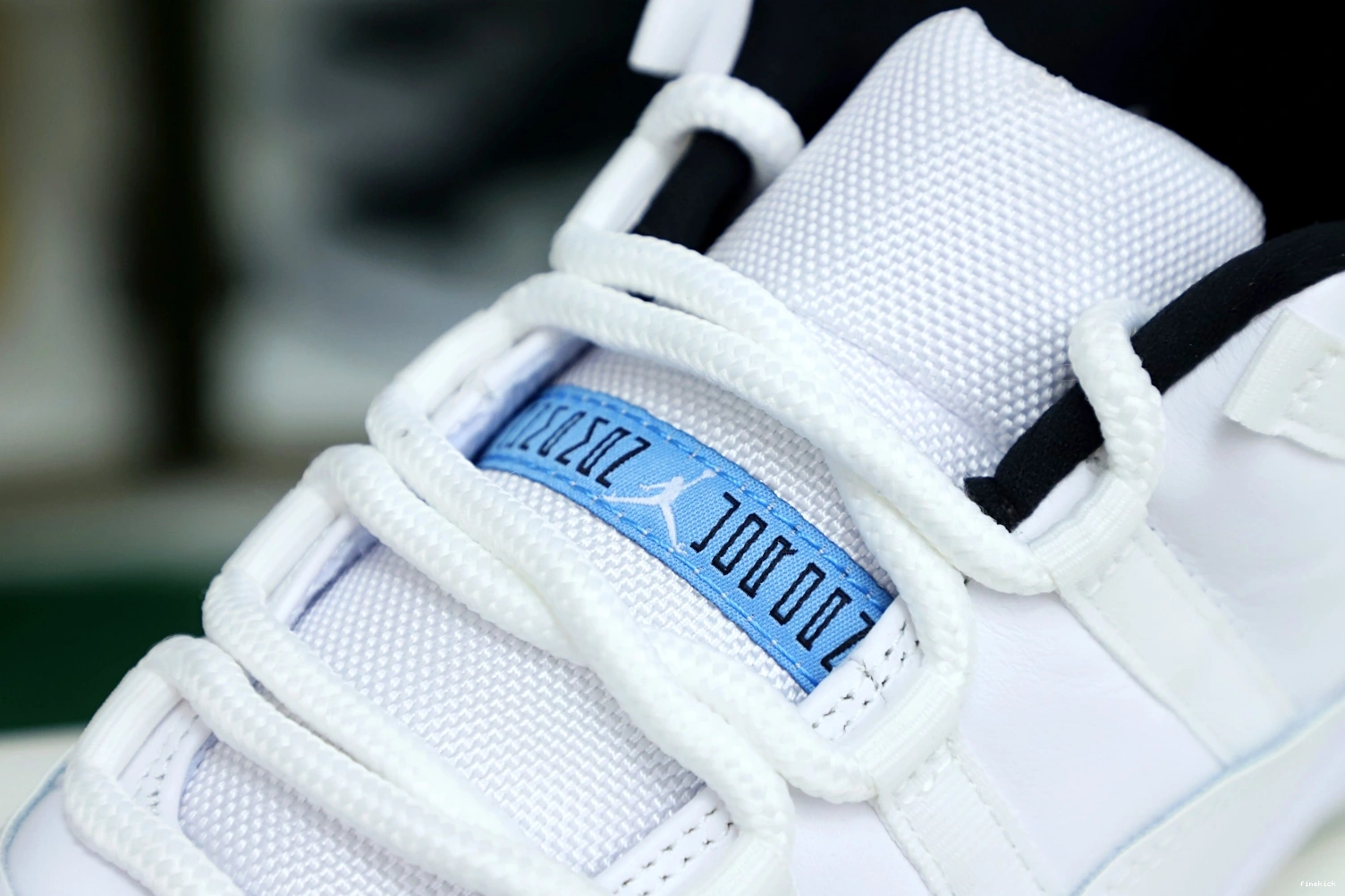 LOW LEGEND BLUE JORDAN 11 RETRO AIR 0831